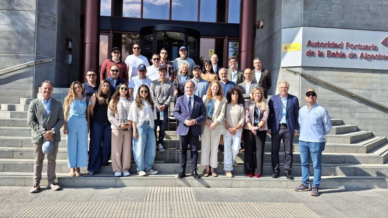 Corpohass visita el Puerto de Algeciras, que con Róterdam canaliza el 80 % del aguacate Hass colombiano exportado a Europa, según la Autoridad Portuaria