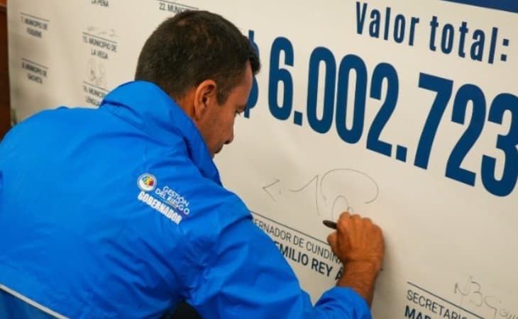 La Gobernación de Cundinamarca firmó 51 convenios por $7.127 millones para 6.859 productores rurales, según la propia entidad